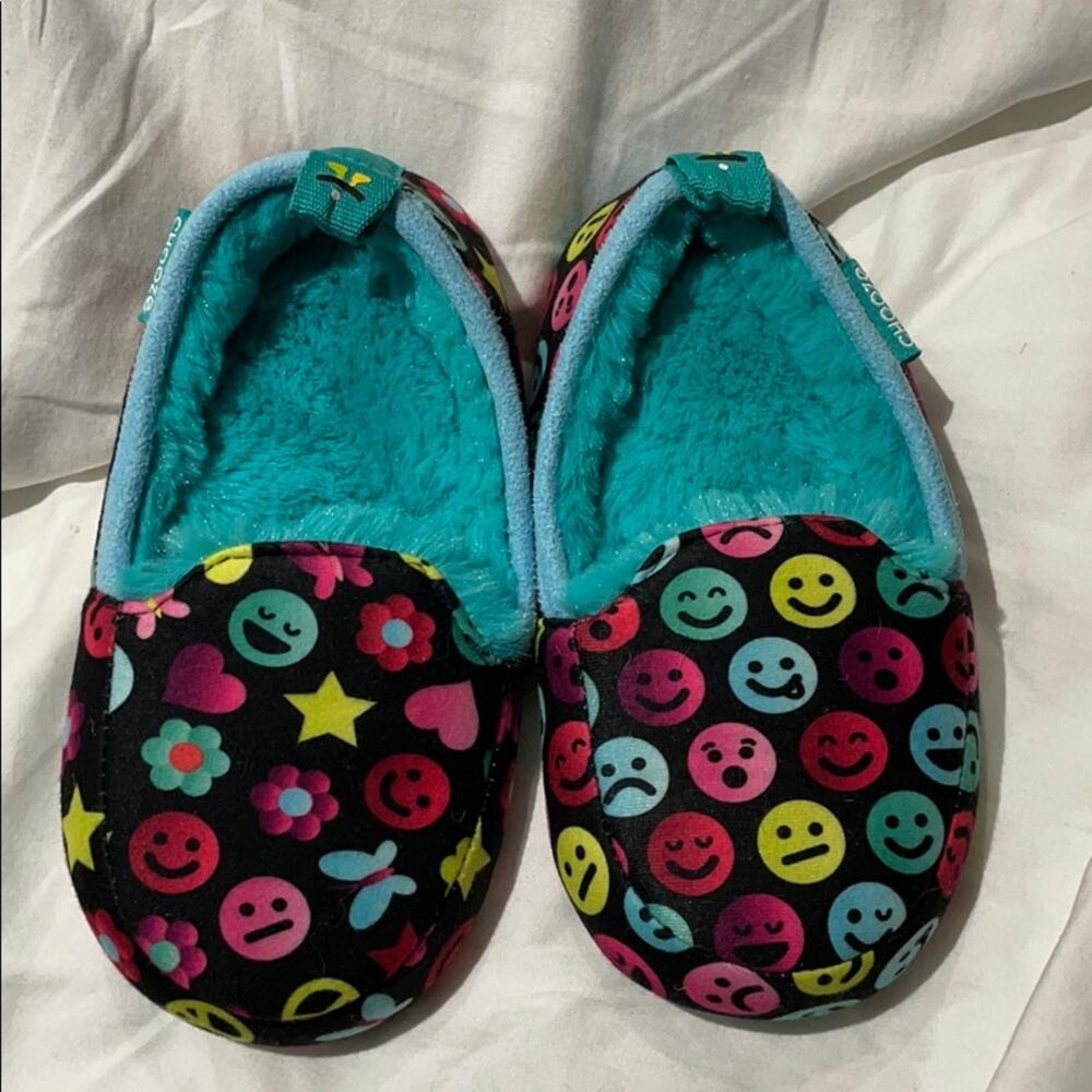 Chooze 9-10 slippers nwot black mismatched match